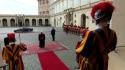 Reali britannici in Vaticano, il Papa e re Carlo III si scambiano i doni