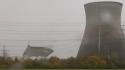 Germania, demolite le torri camino di una centrale nucleare dismessa