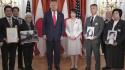 Trump incontra famiglie giapponesi rapiti da Corea del Nord