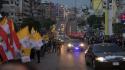 Beirut, il passaggio del corteo papale fra due ali di folla