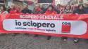 Sciopero generale a Napoli, il corteo per le vie della citta'