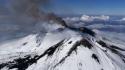 Etna, lo spettacolo dall'alto dell'attivita' vulcanica fra la neve
