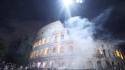 Capodanno a Roma, il Colosseo "bombardato" dai fuochi d'artificio