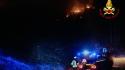 Incendio boschivo di vaste proporzioni in Friuli, vigili del fuoco al lavoro