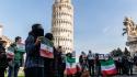 Iran, giovani celano volto per paura in flashmob sotto Torre di Pisa