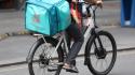 Caporalato su migliaia di rider, controllo giudiziario per Deliveroo
