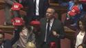 Senato, M5s in Aula con cappellini stile Maga ma la scritta "no alla guerra"