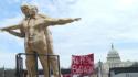 Washington, statua beffarda con Trump ed Epstein in stile "Titanic"