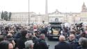 Enrica Bonaccorti, bagno di folla ai funerali a Roma