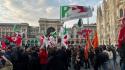 A Milano centrosinistra, Cgil e Anpi festeggiano il No in piazza Duomo