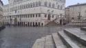 Perugia, freddo e qualche fiocco di neve sul centro della citta'