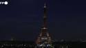 La Torre Eiffel si illumina per il ritorno sul palco di Celine Dion