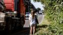 «Manca il marciapiede, quando prendiamo l'autobus le macchine ci sfiorano»