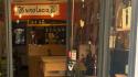 Raid alla Vinoteca: sparite bottiglie e un cavatappi