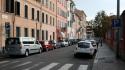 Anziano col bastone derubato del portafogli da due donne con i bimbi, ritrovati solo i documenti