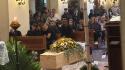 L'ultimo abbraccio a Daniele, morto sul Penna