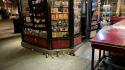 «Piazza Garibaldi, tutte le mattine l'edicola assediata dai rifiuti»