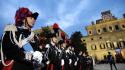 Quel mazzo di rose rosse per dire «grazie» all'arma
