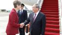 Premier cinese arriva a Singapore per una visita ufficiale