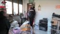 Scoperti lavoratori clandestini in un laboratorio cinese a Lucca, due arresti