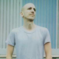 BAREZZI OFF 10 aprile 2026, ore 21.30 -Giovanni Truppi in &ldquo;La lunga fiaba di sabbia&rdquo;