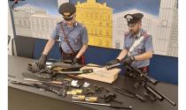 Soragna: in casa nascondeva un arsenale di armi e dosi di cocaina gia&rsquo; pronte per essere spacciate. Arrestato 34enne italiano