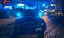 Fontanellato: scoppia la rissa tra stranieri e volano le sedie di un locale. All&rsquo;arrivo dei carabinieri uno dei presenti si scaglia contro i militari colpendo anche l&rsquo;auto di servizio mentre gli altri