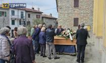 Caso Ollari, oggi i funerali a Calestano; da esami nuovi dubbi su cause morte