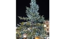 Acceso albero Natale e luminarie