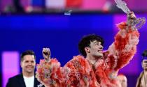 Nemo, vincitore di Eurovision 2024: "C'&egrave; Israele, restituisco il mio trofeo all'Ebu"