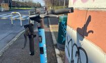 I vandali se la prendono con il monopattino - Le foto