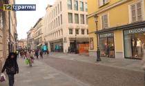 Saldi al via domani anche a Parma. Attesa spesa media di 145 euro a persona - Video