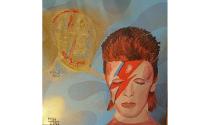 Dieci anni senza David Bowie. Apre a Parma la mostra d&rsquo;arte collettiva &laquo;Hello Starman!&raquo;. Anche un quadro della parmigiana Roberta Musi