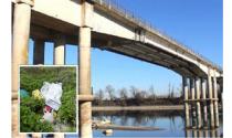 Ancora rifiuti sotto al ponte Verdi