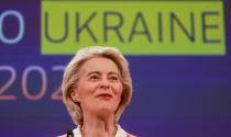 Von der Leyen: "Adottata la proposta sul prestito Ue da 90 miliardi per Kiev"