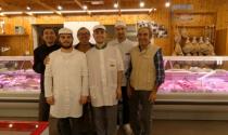 Festa per la famiglia Vaccari, da 50 anni dietro il bancone