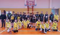 San Secondo, i negozianti regalano le divise alla squadra di basket