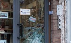 Via Montebello,  spaccata nel negozio del fotografo Melegari:  il ladro &laquo;filmato&raquo;  e costretto a fuggire 