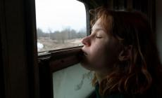 Lui  e lei  sul treno diretto verso il domani