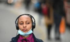 Gran Bretagna, Johnson ci ripensa: via al  Green pass, tornano lo  smart working e le mascherine