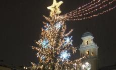 L'accensione dell'albero di Natale in piazza Garibaldi - Video 