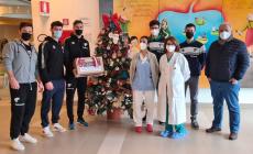 Una delegazione del  Parma baseball in visita dai piccoli pazienti del Maggiore