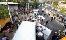 Almeno 53 migranti morti in incidente stradale 