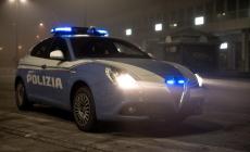 Un vicino vede due uomini che forzano la porta della panetteria di via Mascagni.  Gli agenti di una volante li bloccano in via Zarotto e li arrestano