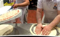 Pizzaiolo "bestemmia troppo",  il collega lo accoltella
