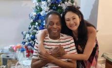 Pelè lascia l'ospedale, foto natalizia con la moglie

