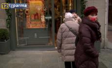 Mascherine ffp2 a ruba nelle farmacie. E scarseggiano anche i tamponi fai-da-te - Video