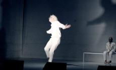 Teatro Europa:  sabato  in scena «Al presente»