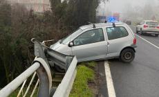 Bannone, l'auto sbanda e finisce contro il guardrail: ferita una ragazza
