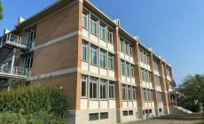 E Cesari chiude le  scuole domani e  sabato: «Non  sovraccarichiamo medici e ospedali»